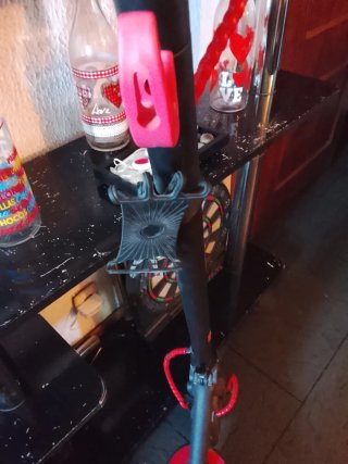 Patinete eléctrico de hierro casi nuevo más pote