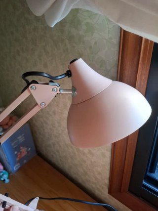 Lámpara de escritorio LEDKIA rosa