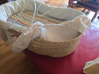 Cuna de bebé madera y mimbre
