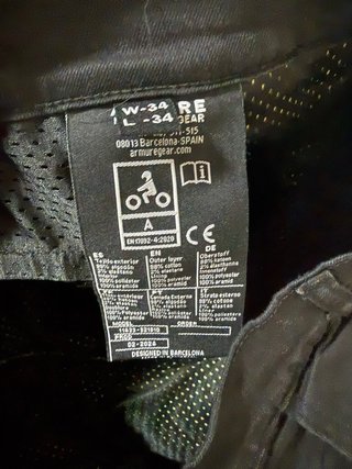 Pantalones de moto negros marca Armure.