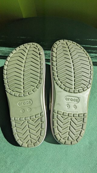 Crocs verdes sin estrenar Talla 42
