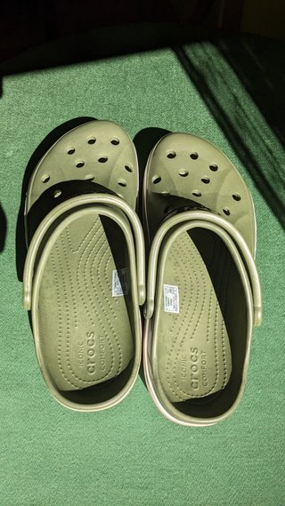 Crocs verdes sin estrenar Talla 42