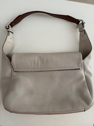Bolso de piel beige y marrón