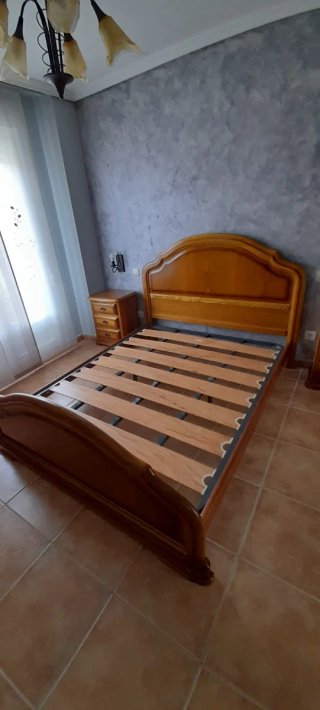 Dormitorio de madera maciza de castaño 1,50×1,90.