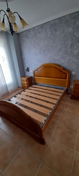 Dormitorio de madera maciza de castaño 1,50×1,90.