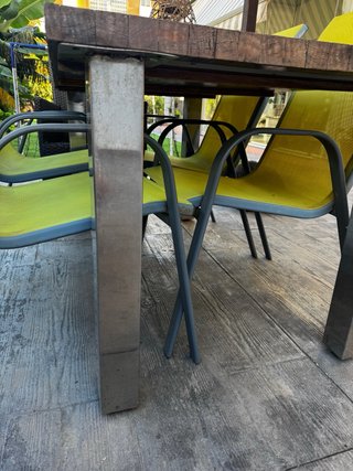 Mesa de exterior madera y metal