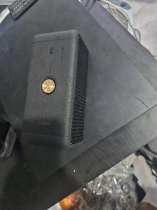 Altavoz Marshall Negro y Dorado