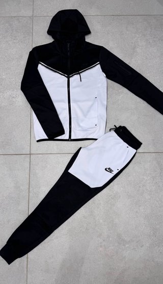 Chándal Nike Tech Negro y Blanco Nuevo