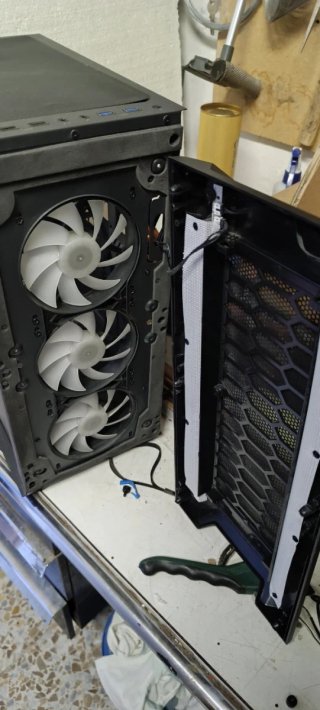 Caja Cougar MX410 Mesh-G RGB + 3 Ventiladores