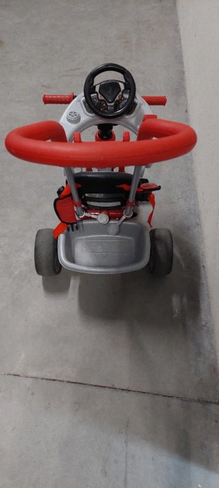 Triciclo Ferrari Rojo y Gris