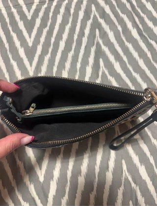 Cartera Parfois verde y neceser estampado