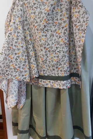 Traje de casera verde estampado floral