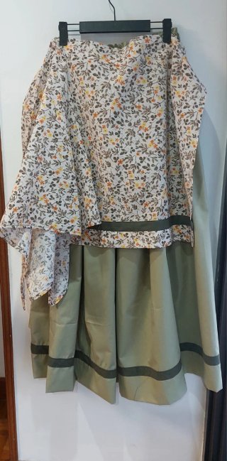 Traje de casera verde estampado floral