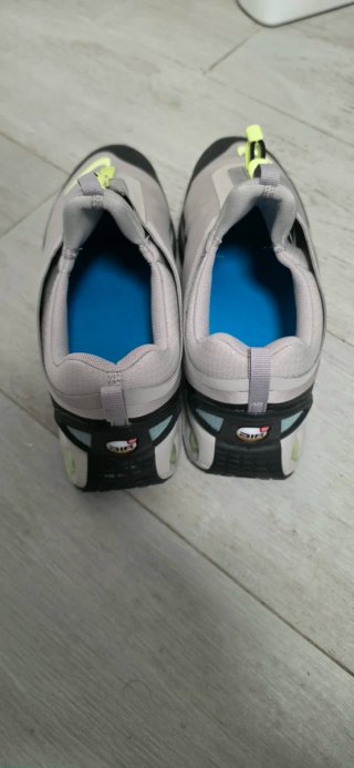 Zapatillas Nike Air Max DN grises y verdes