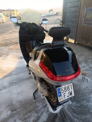 Piaggio X8 Maxi Scooter