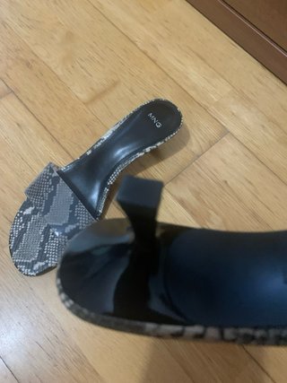 Sandalias Mango estampado serpiente