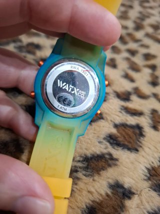Reloj Watch & Co bicolor azul y amarillo