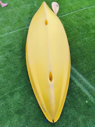 Kayak amarillo individual con remo Marca Pelican m