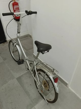 Bicicleta plegable plateada