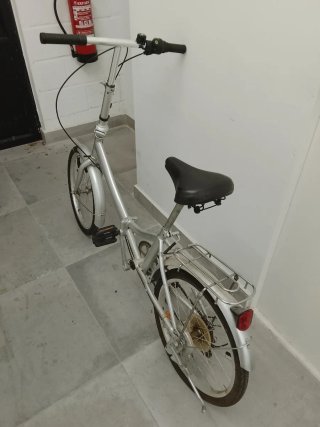 Bicicleta plegable plateada