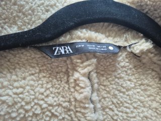 Chaqueta Zara Negra con Borrego
