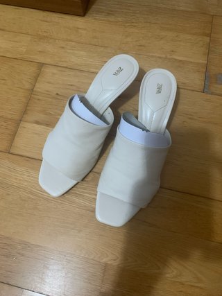 Zapatos Zara blancos tacón cuadrado