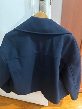 Chaqueta Biker Negra Primark y abrigo azul