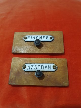 CHAPA ESMALTADA PIÑONES AZAFRÁN