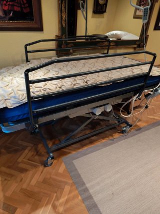 Cama articulada con colchón antiescaras