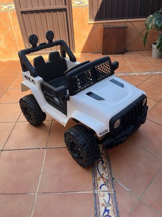 Coche eléctrico infantil 4x4 blanco