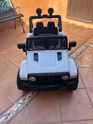 Coche eléctrico infantil 4x4 blanco