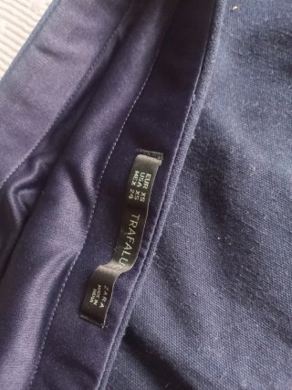 Falda Zara azul marino con encaje