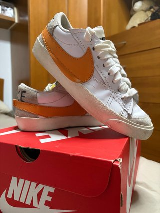 Nike Blazer Low '77 Naranja y Blanco