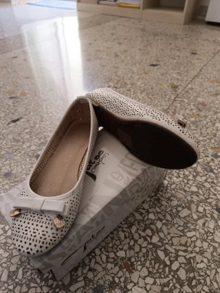 Ballerine bianche traforate con fiocco