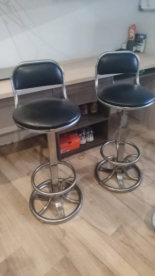 Coppia di alti banconi per bar