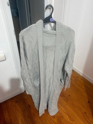 Jersey gris tejido capucha y Jersey animal print