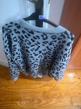 Jersey gris tejido capucha y Jersey animal print