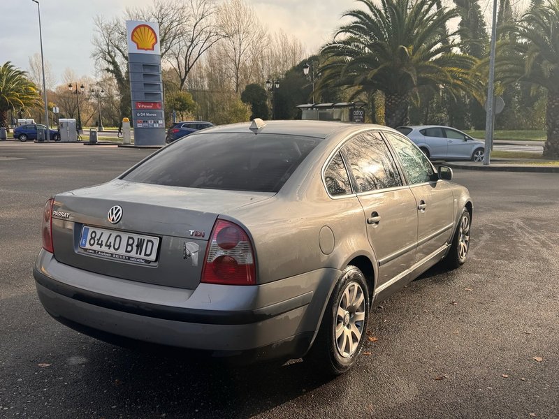 Volkswagen Passat 1.9 tdi 130 cv 6 vel - foto 1