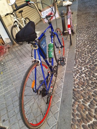 Bicicleta azul Mountain Bike