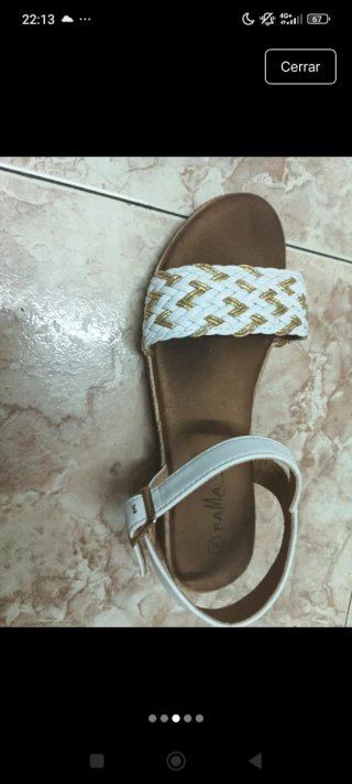 Sandalias de mujer blancas y doradas