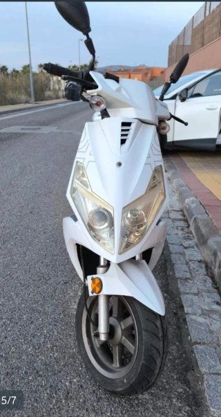 Moto 125cc Scooter Blanca