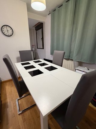Mesa Salon Extensible + MESA A JUEGO + 4 SILLAS