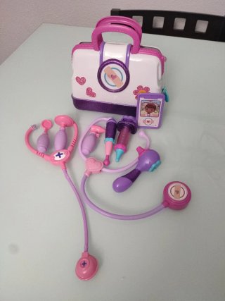 Maletín médico de juguete con accesorios