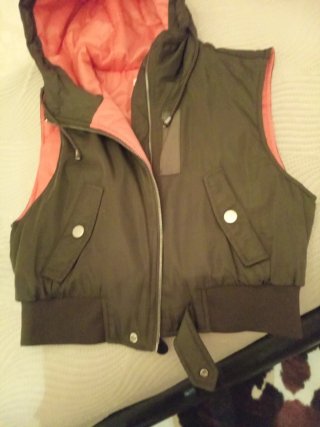 Chaleco Zara con capucha y forro naranja