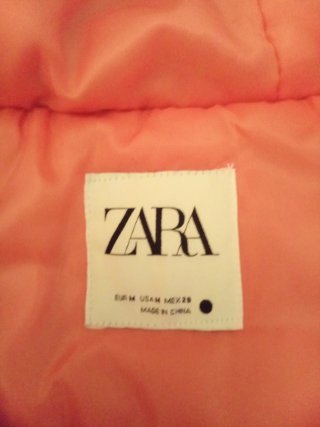 Chaleco Zara con capucha y forro naranja