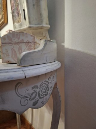 Tocador antiguo restaurado estilo provenzal
