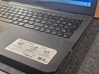 Portátil Asus F555Y Negro
