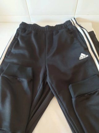 Pantalones de chándal Luanvi negros y adidas
