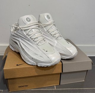 Zapatillas Nike NOCTA Blancas, una sola puesta.