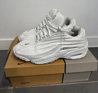 Zapatillas Nike NOCTA Blancas, una sola puesta.
